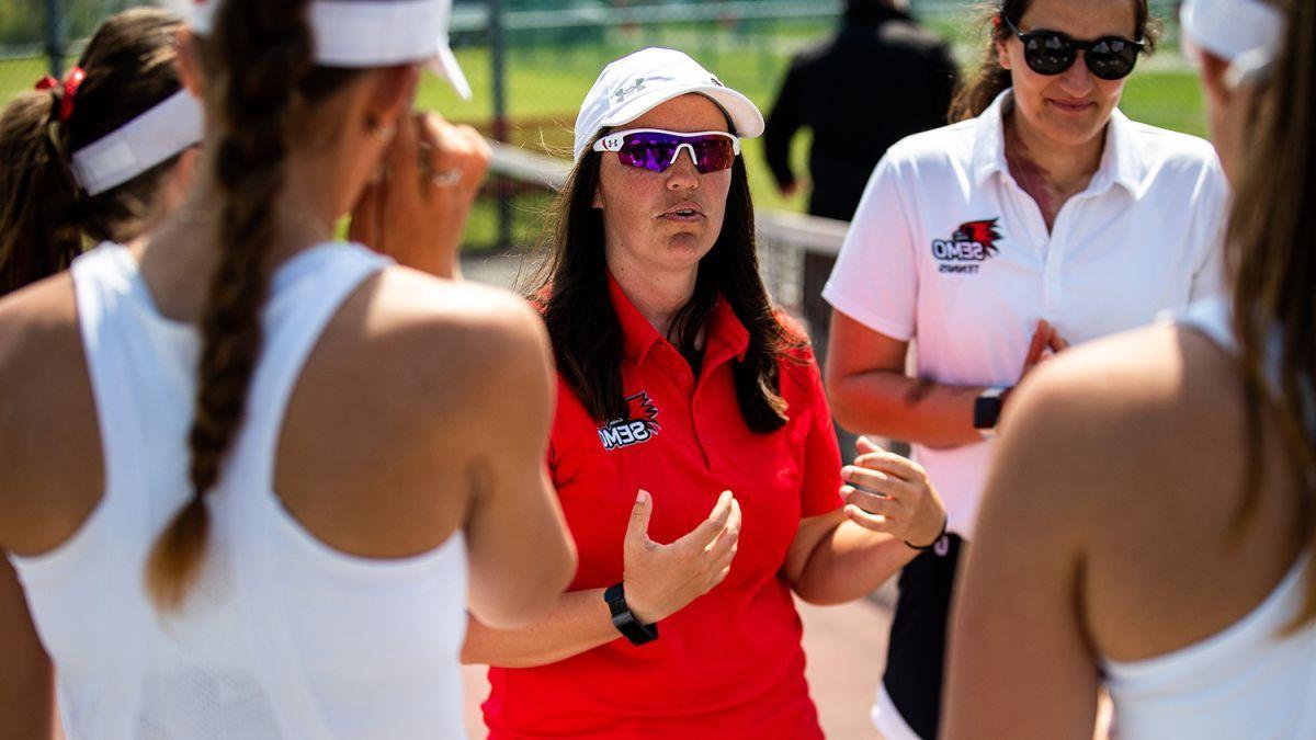 Mary Beth Gunn加入博彩平台网址大全担任首席女子网球教练.